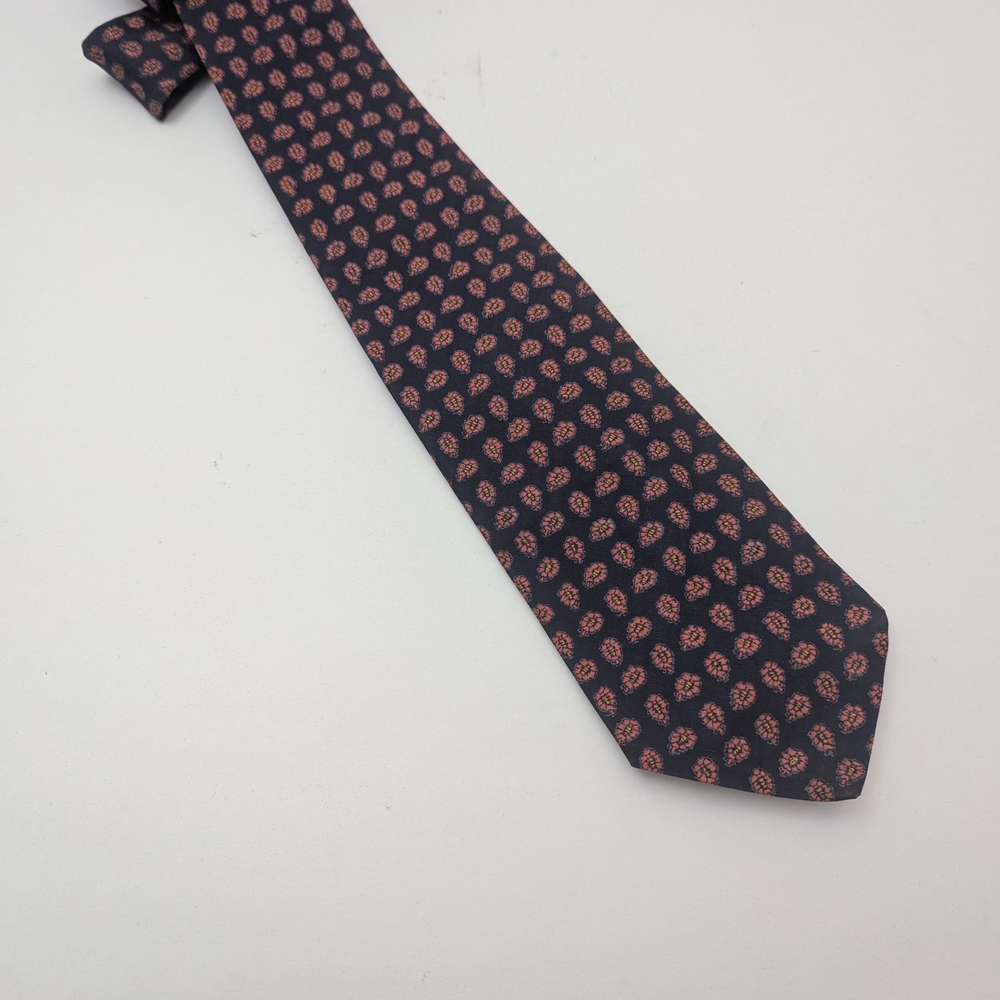 Elegant Black and Red Patterned Men's Tie